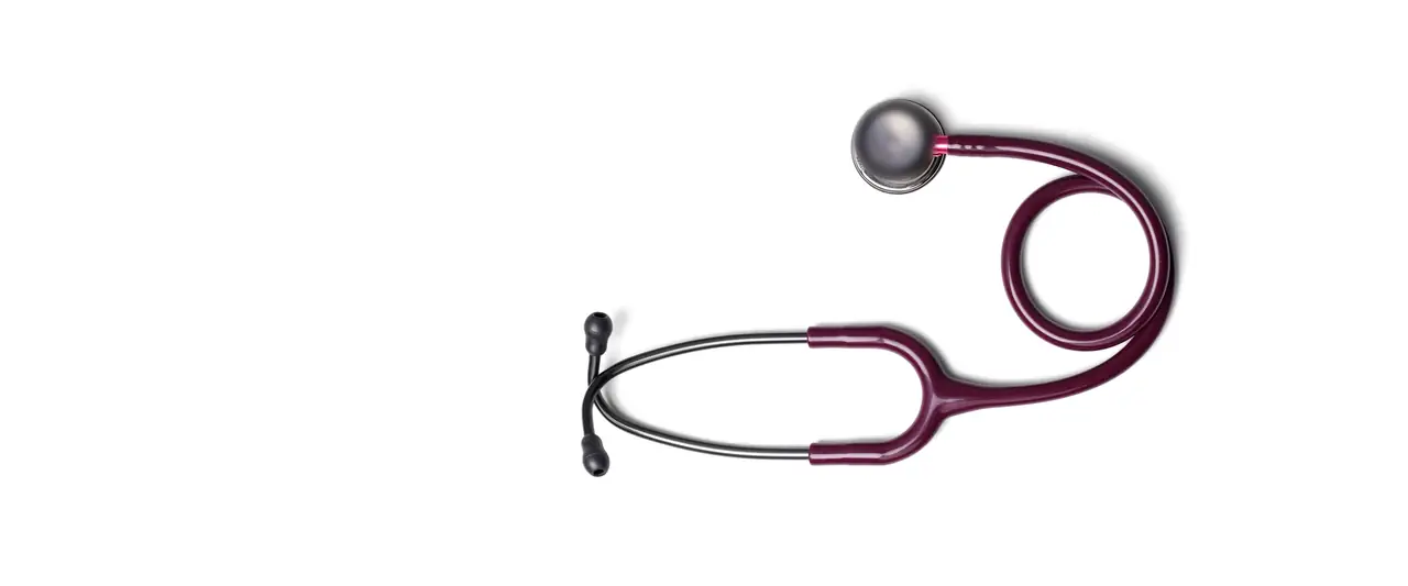 Stéthoscope sur fond blanc